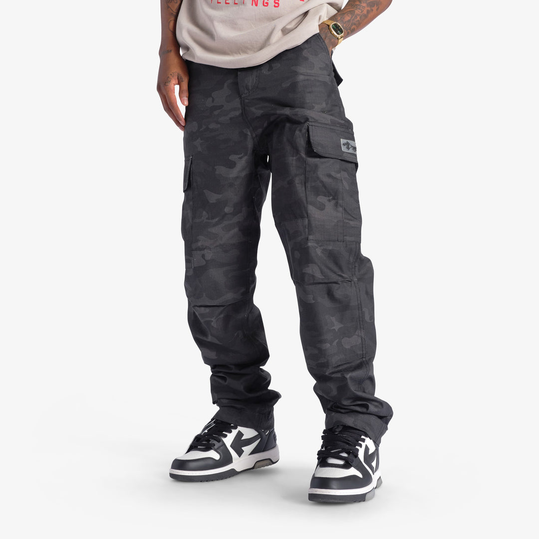 SUGARHILL(シュガーヒル)のPOUR CAMO CARGO PANTS OLIVE BLACKの